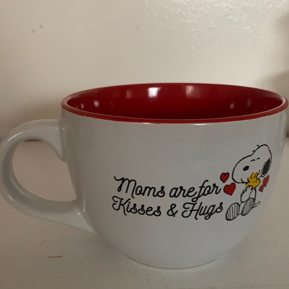 Peanuts Snoopy moms are for Kisses & Hugs Brand New Mug.